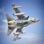 El avance en radares y misiles ha generado un efecto de aplanamiento terrestre, lo que expone a los aviones de caza como objetivos vulnerables. El avance en radares y misiles ha generado un efecto de aplanamiento terrestre, lo que expone a los aviones de caza como objetivos vulnerables.