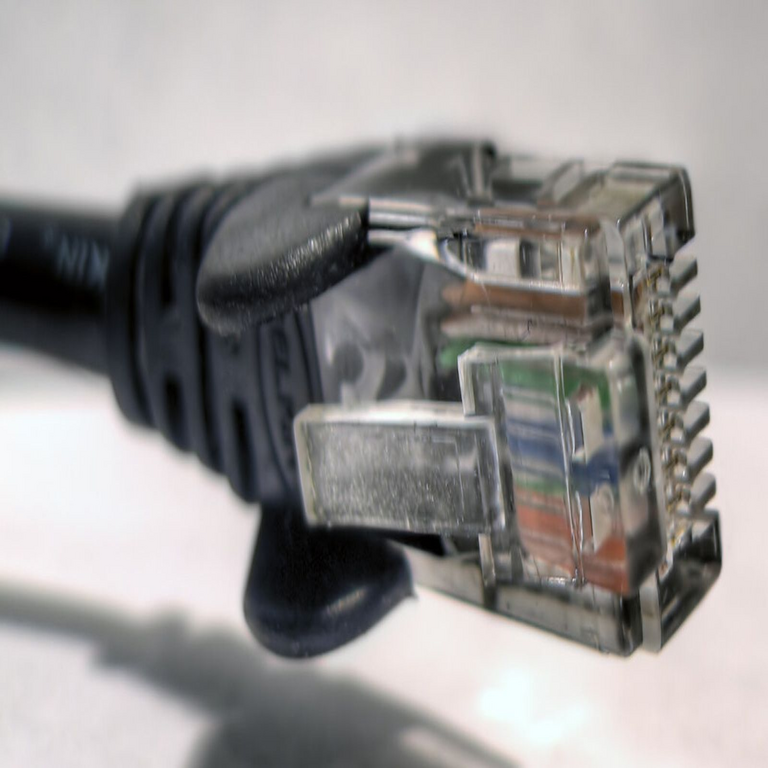 Instalaré un dispositivo en el puerto PoE para aprovechar la energía suministrada; ¿es compatible cualquier tipo de cable de red? Instalaré un dispositivo en el puerto PoE para aprovechar la energía suministrada; ¿es compatible cualquier tipo de cable de red?