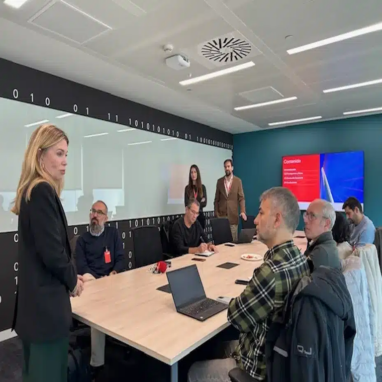 Del entrenamiento simulado a la implementación práctica: la forma en que el SOC de Kyndryl fortalece a las empresas frente a ciberataques.