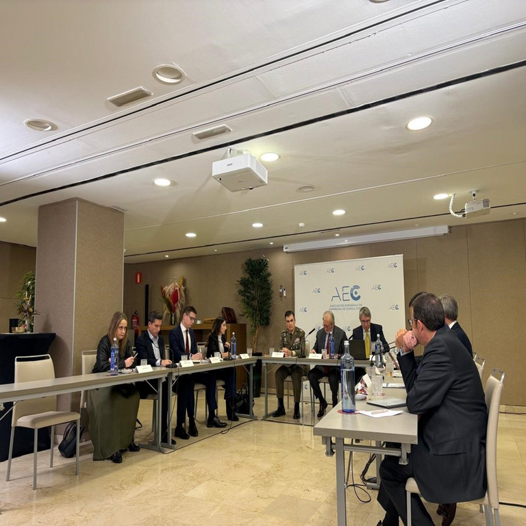 Las firmas consultoras anticipan un incremento del 28,9% en los ingresos originados en defensa y ciberseguridad para 2025.