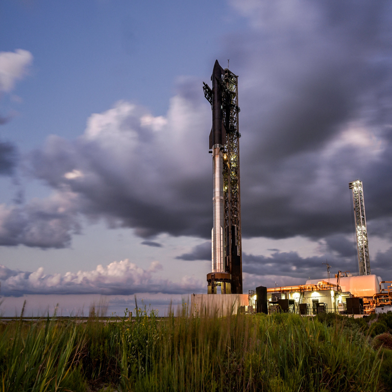 El primer prototipo de Starship de tercera generación experimenta una explosión durante las pruebas en la base de SpaceX. El primer prototipo de Starship de tercera generación experimenta una explosión durante las pruebas en la base de SpaceX.