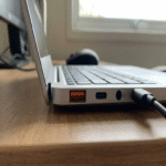 El puerto USB de color naranja: una función poco conocida que simplifica la carga de tus dispositivos. El puerto USB de color naranja: una función poco conocida que simplifica la carga de tus dispositivos.