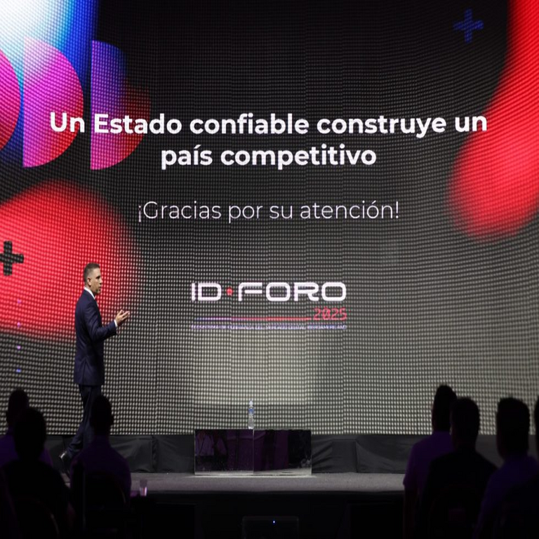 En Paraguay, el ministro Villate presentó la estrategia de digitalización del Estado en la Cumbre Iberoamericana IDForo. En Paraguay, el ministro Villate presentó la estrategia de digitalización del Estado en la Cumbre Iberoamericana IDForo.