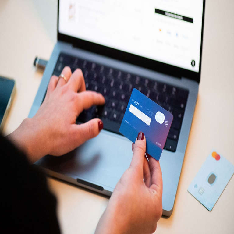 Este navegador impulsado por IA facilita ahora las compras en línea: ¿representa realmente una opción recomendable?