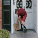 Precaución con los paquetes recibidos de compras en línea durante el Black Friday y la Navidad, ya que podrían representar una trampa.