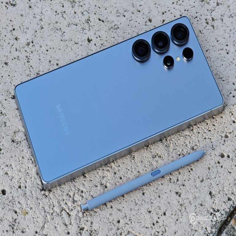 Samsung podría reintroducir el color Jet Black como uno de sus acabados emblemáticos en el Galaxy S26 Ultra.