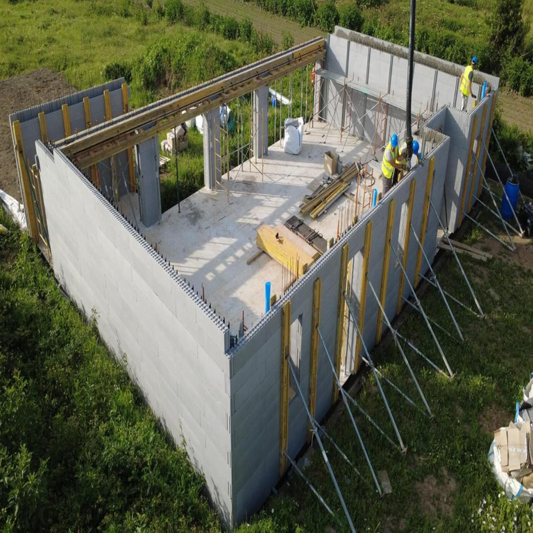 El ladrillo ibérico que simplifica la edificación para los albañiles: se ensambla como un Lego y favorece el ahorro energético en calefacción.