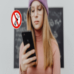 La nueva legislación prohibirá el empleo de teléfonos móviles en las aulas educativas.