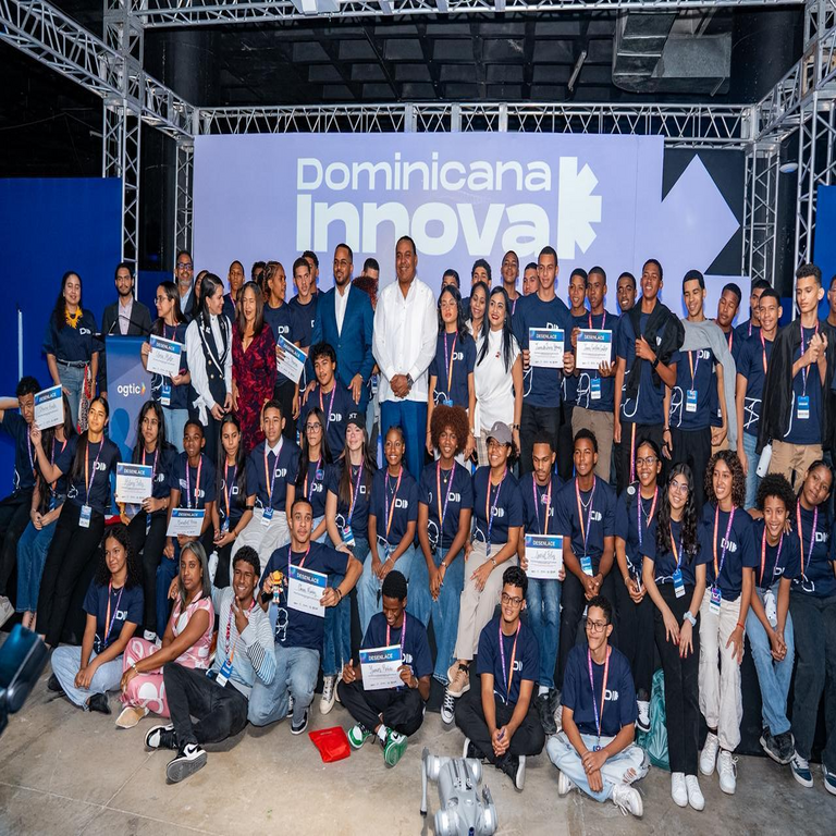 En República Dominicana, la OGTIC promueve el talento joven mediante más de 180 becas en el marco de Dominicana Innova 2025.