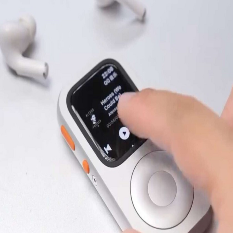 Diseñadores han optado por rediseñar el Apple Watch inspirándose en el estilo del iPod, resultando en una carcasa innovadora que destaca por su atractivo estético. Diseñadores han optado por rediseñar el Apple Watch inspirándose en el estilo del iPod, resultando en una carcasa innovadora que destaca por su atractivo estético.
