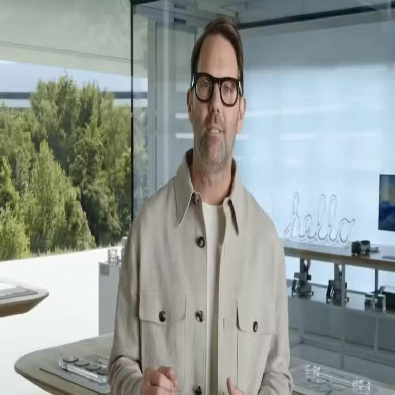 Apple despide a un ejecutivo principal de su división de diseño: Alan Dye, encargado de la interfaz de usuario de iOS, se incorpora a Meta.