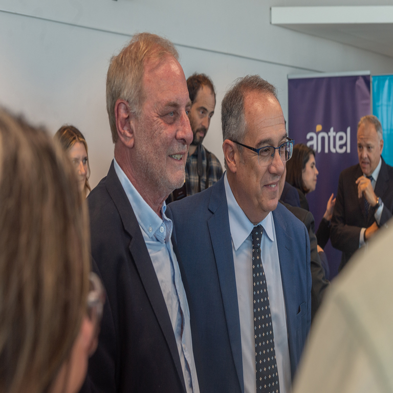 Uruguay transmitirá treinta y dos partidos del Mundial a través de Canal 5 y Antel TV. Uruguay transmitirá treinta y dos partidos del Mundial a través de Canal 5 y Antel TV.