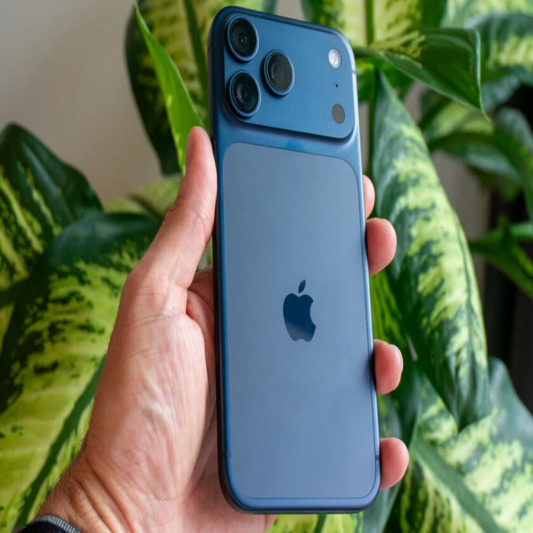 Si considerabas adquirir el iPhone de la generación actual, ahora puedes hacerlo a un precio inferior, ya que llega con una de sus primeras ofertas promocionales.