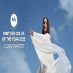 Motorola y Pantone anuncian Cloud Dancer como el color emblemático del año 2026.