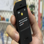 Este dispositivo portátil facilita la interacción conversacional con ChatGPT, Gemini o Claude mediante una Raspberry Pi de 20 euros.