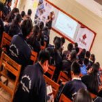 En Perú, el DRTC forma a más de 80 estudiantes de Calana en el tema de antenas de telecomunicaciones.