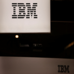 IBM está ultimando la adquisición de Confluent por 11.000 millones de dólares para fortalecer su posición en la nube.