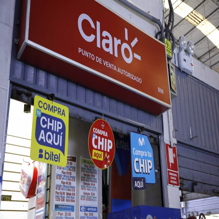 En Perú, Osiptel, el Ministerio Público, la PNP, Reniec y la Municipalidad de Lima ejecutan operativos coordinados para prevenir la comercialización ambulante de líneas móviles.