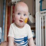 El bebé pionero en terapia génica personalizada lidera las narrativas científicas más destacadas de 2025