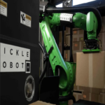 El robot autónomo que reemplazará a los operarios de almacén: ejecuta labores pesadas y es capaz de cargar y descargar cajas de los camiones. El robot autónomo que reemplazará a los operarios de almacén: ejecuta labores pesadas y es capaz de cargar y descargar cajas de los camiones.