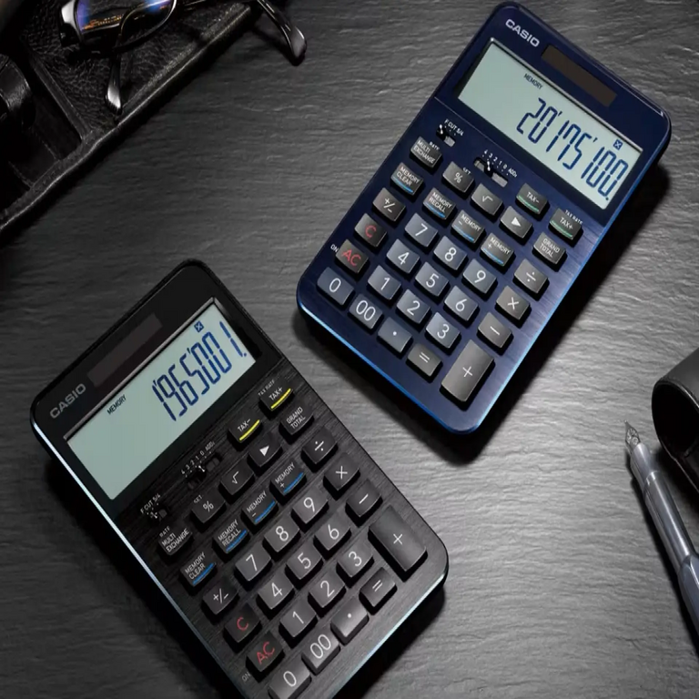 En la era de la inteligencia artificial, Casio comercializa millones de calculadoras, ya que siempre entregan la respuesta precisa sin experimentar alucinaciones.