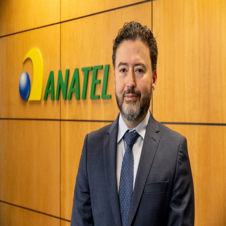 Opinión de la AGU no obliga la decisión de la Anatel respecto a los postes, afirma Alexandre Freire.