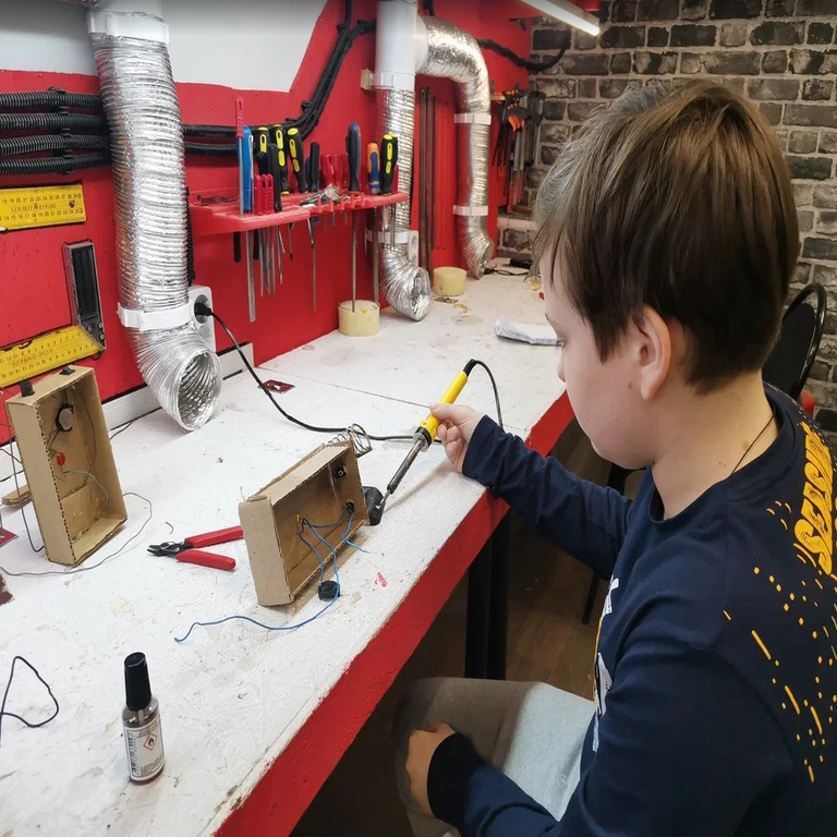 El autoaprendizaje frente a los cursos para niños: ¿en qué radica su verdadera fortaleza?