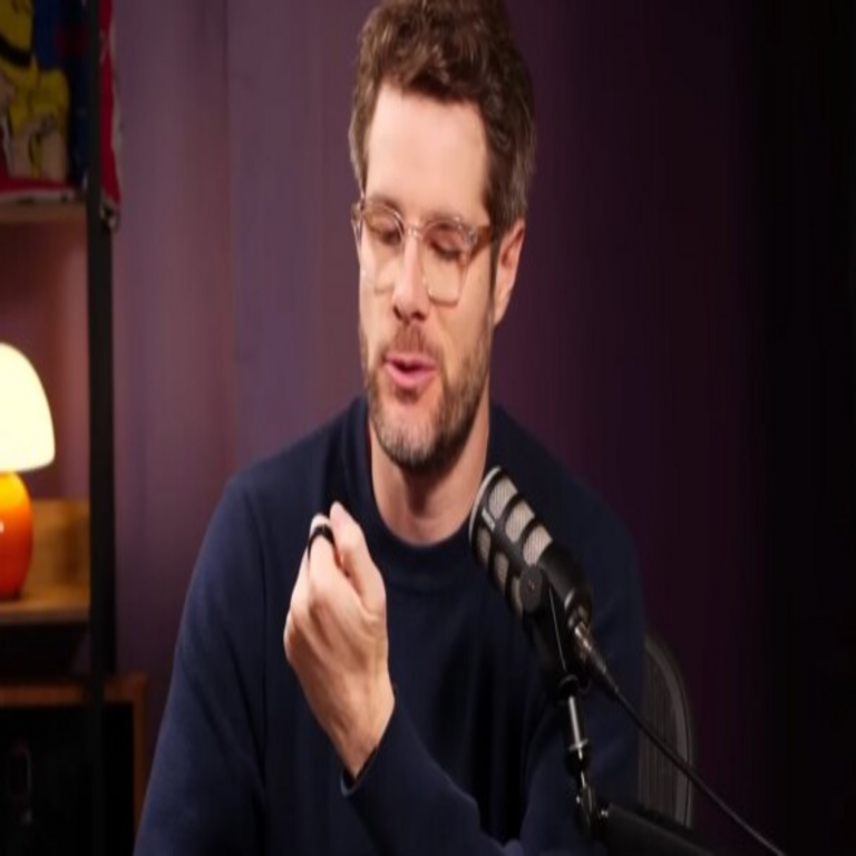 El fundador de Pebble lanza un anillo inteligente por 75 dólares diseñado para capturar pensamientos, una propuesta sencilla y brillante.