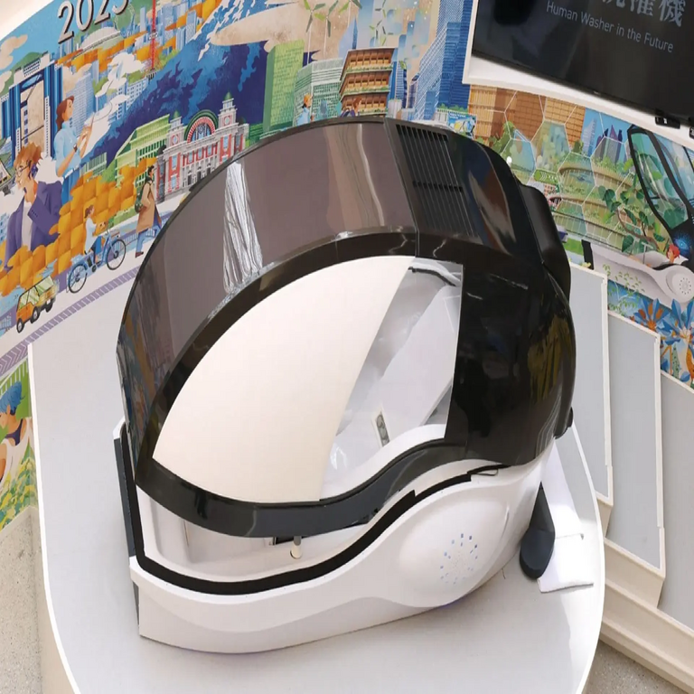 Aunque aparenta ser de ciencia ficción, resulta verificable: en Japón se comercializa la primera lavadora diseñada para humanos, que integra funciones de lavado, secado y relajación. Aunque aparenta ser de ciencia ficción, resulta verificable: en Japón se comercializa la primera lavadora diseñada para humanos, que integra funciones de lavado, secado y relajación.