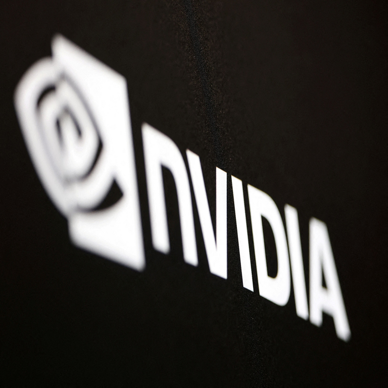 Nvidia incorporará un sistema GPS integrado en sus chips de inteligencia artificial para monitorear su trayectoria y destino final. Nvidia incorporará un sistema GPS integrado en sus chips de inteligencia artificial para monitorear su trayectoria y destino final.
