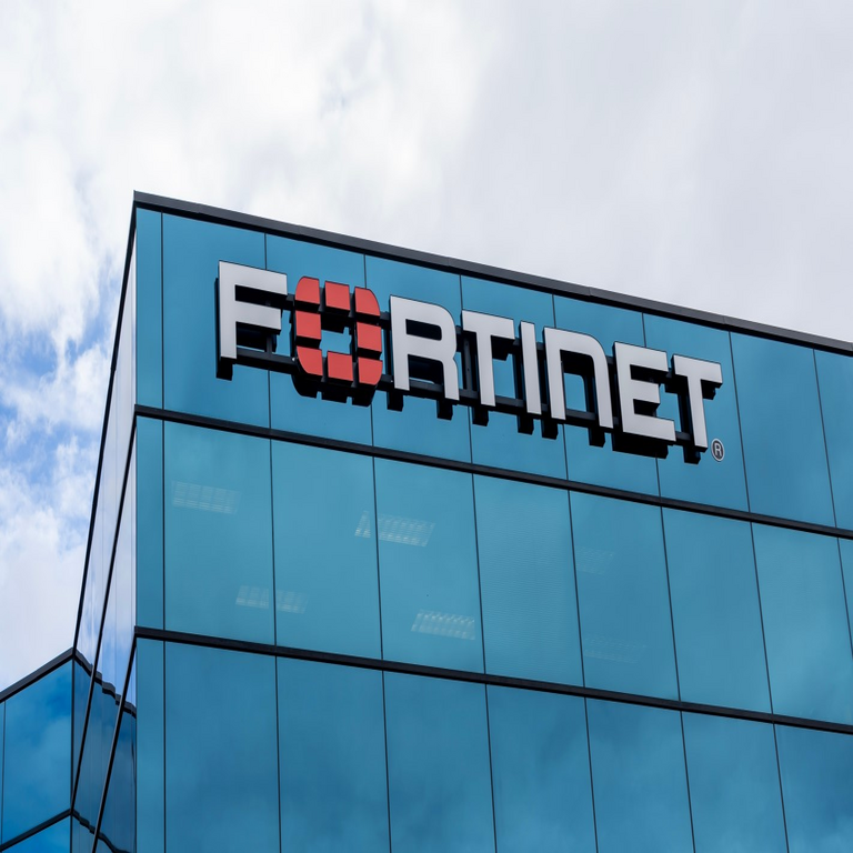 Se insta a los administradores de Fortinet a actualizar el software para cerrar vulnerabilidades en el SSO de FortiCloud. Se insta a los administradores de Fortinet a actualizar el software para cerrar vulnerabilidades en el SSO de FortiCloud.