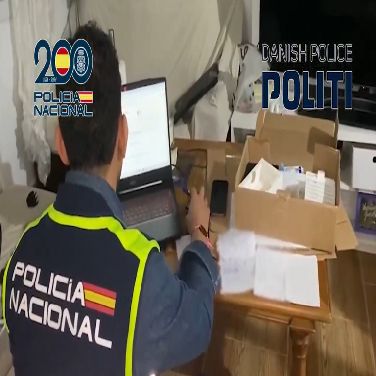 Cinco personas permanecen detenidas tras el asesinato de un hombre con el propósito de robarle criptomonedas en España.