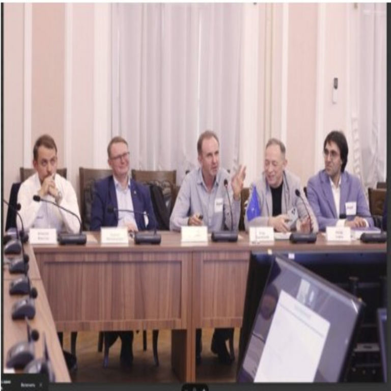 El futuro de la electrónica: desde pantallas flexibles hasta materiales generados por inteligencia artificial El futuro de la electrónica: desde pantallas flexibles hasta materiales generados por inteligencia artificial