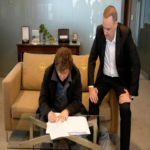 El proyecto de modernización laboral impulsado por Milei en Argentina incorpora un capítulo sobre plataformas tecnológicas: los detalles. El proyecto de modernización laboral impulsado por Milei en Argentina incorpora un capítulo sobre plataformas tecnológicas: los detalles.