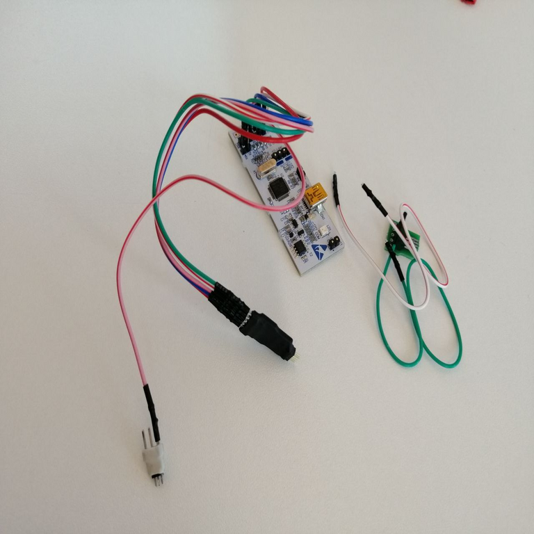 Programador construido a partir de un fragmento de la placa Nucleo Programador construido a partir de un fragmento de la placa Nucleo