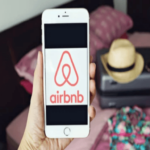 En Colombia, un proyecto de decreto busca endurecer las regulaciones para plataformas digitales como Airbnb.