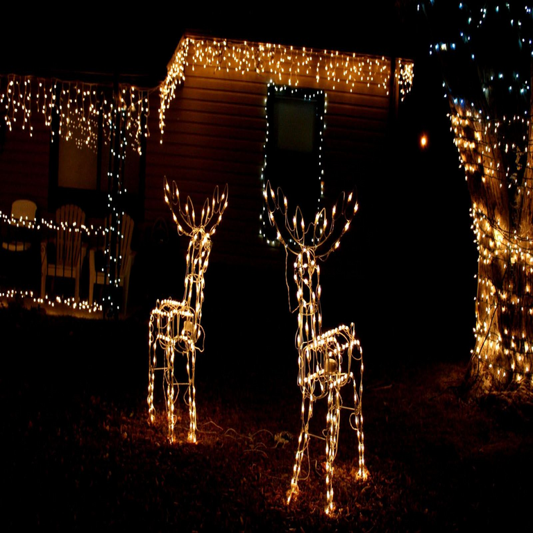 Recomendaciones para gestionar el consumo eléctrico en el hogar durante estas fiestas navideñas.