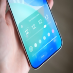 En iOS 26.2, puedes configurar la intensidad del efecto Liquid Glass en la pantalla de bloqueo de la siguiente manera.