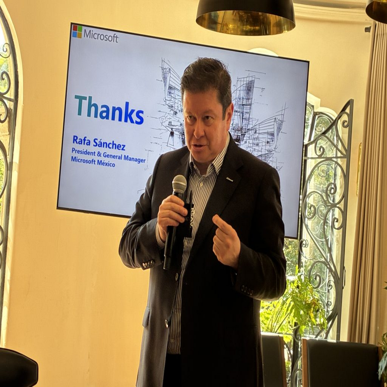 La velocidad de adopción de la inteligencia artificial redefine a los ganadores: Rafael Sánchez de Microsoft.