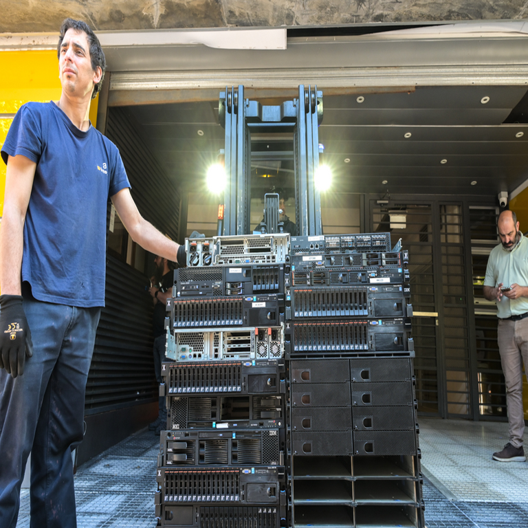 En Uruguay, la Universidad Tecnológica (UTEC) desarrollará laboratorios equipados con dispositivos reciclados por Antel Integra. En Uruguay, la Universidad Tecnológica (UTEC) desarrollará laboratorios equipados con dispositivos reciclados por Antel Integra.