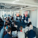 El cómputo en el borde y el 5G privado proporcionan avances concretos en las operaciones industriales. El cómputo en el borde y el 5G privado proporcionan avances concretos en las operaciones industriales.