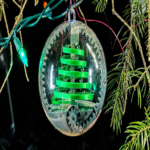 [Traducción] Adorno navideño DIY con mecanismo de bolas