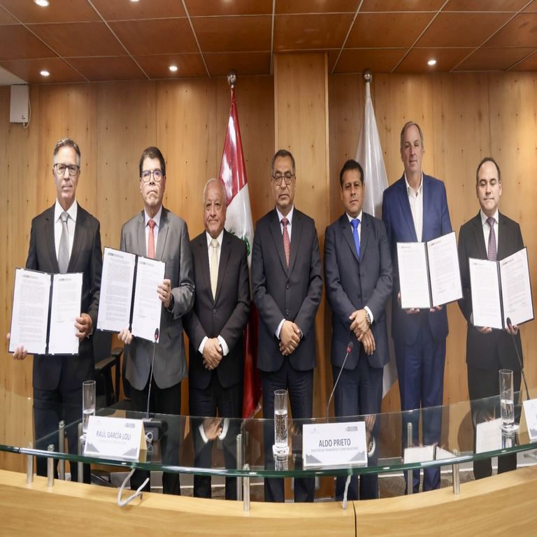 Perú otorga espectro para 5G a las operadoras Bitel, Claro, Entel e Integratel, las cuales se comprometen a invertir 500 millones de dólares en obligaciones de cobertura. Perú otorga espectro para 5G a las operadoras Bitel, Claro, Entel e Integratel, las cuales se comprometen a invertir 500 millones de dólares en obligaciones de cobertura.