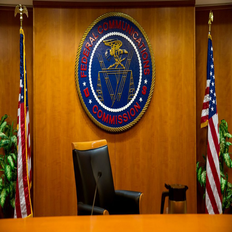 La FCC reinicia las subastas de espectro para 2026 incorporando la banda AWS-3.