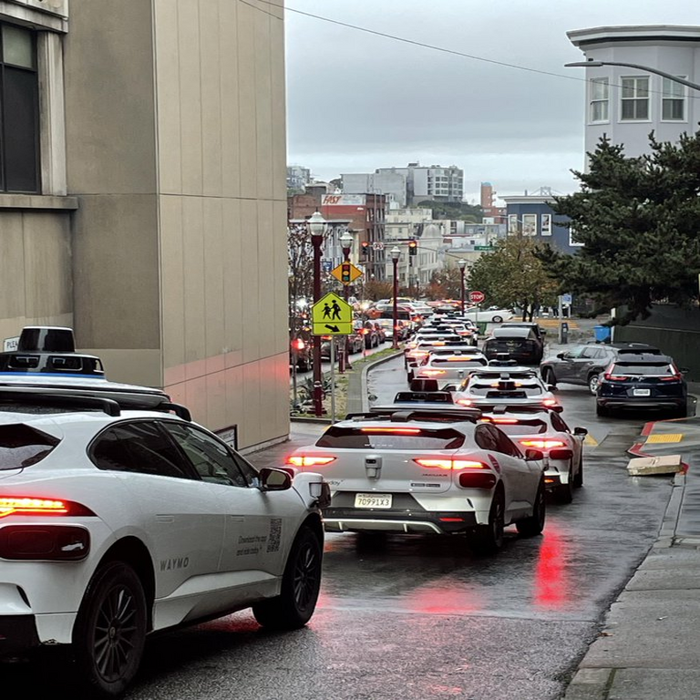 Waymo interrumpe su servicio tras el corte de energía que afectó a San Francisco.