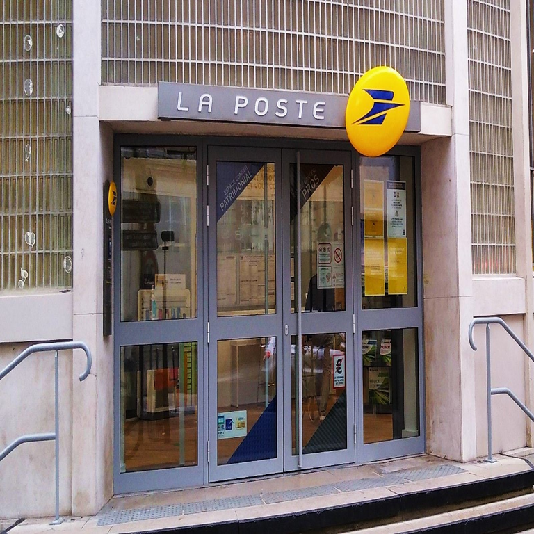 El ciberataque interrumpe los servicios postales y bancarios de Francia al dejarlos inoperativos.