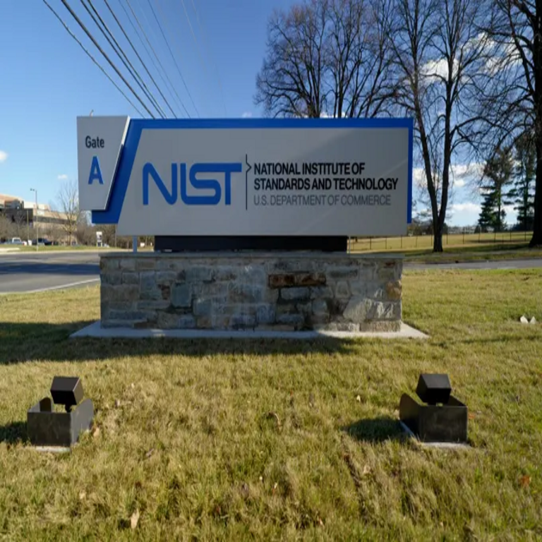 NIST y MITRE colaboran para evaluar tecnología de defensa con inteligencia artificial en infraestructuras críticas