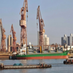 China revela una innovadora doctrina naval militar: embarcaciones civiles adaptables como plataformas de lanzamiento de misiles.