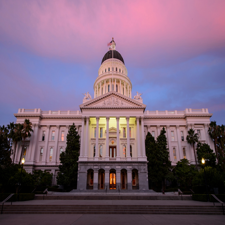 Las nuevas normativas legales que entrarán en vigor en California en 2026