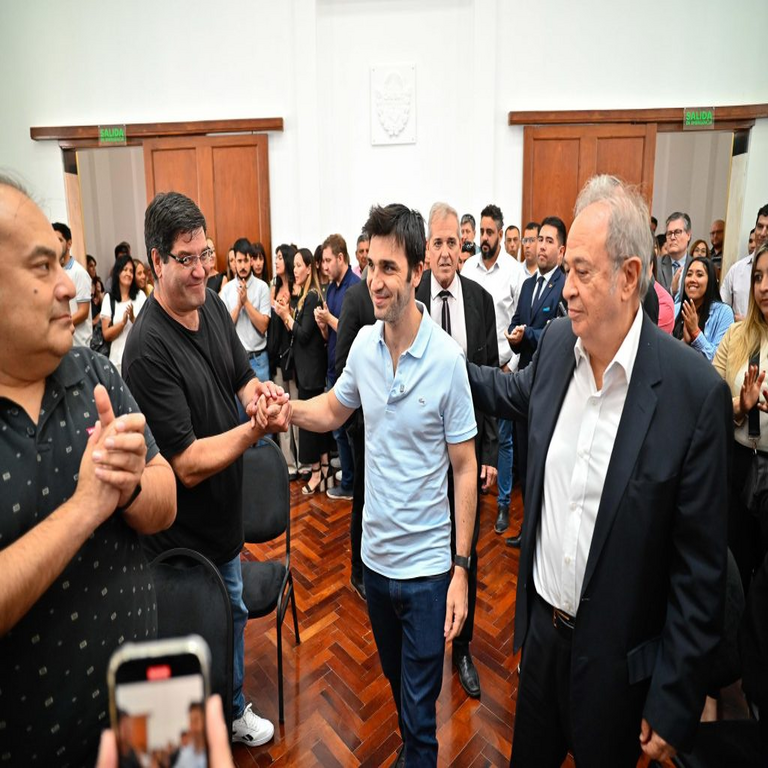 En la provincia de Chubut, Argentina, se incorporan 120 antenas satelitales para potenciar la conectividad en el sector educativo. En la provincia de Chubut, Argentina, se incorporan 120 antenas satelitales para potenciar la conectividad en el sector educativo.